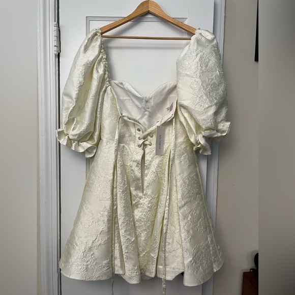 Elegant Off-Shoulder White Dress - Picture 5 of 15